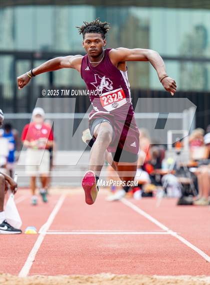 Thumbnail 3 in UIL 3A Boys Track & Field Finals photogallery.