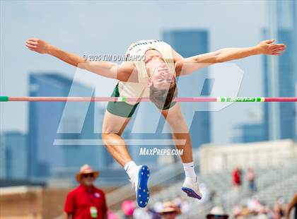 Thumbnail 1 in UIL 3A Boys Track & Field Finals photogallery.