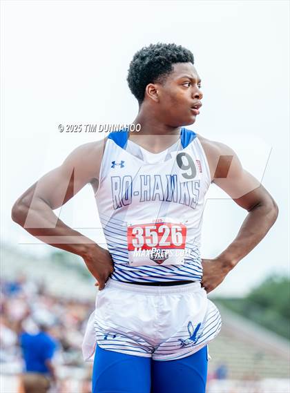 Thumbnail 1 in UIL 3A Boys Track & Field Finals photogallery.