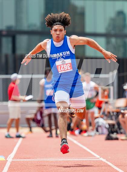 Thumbnail 3 in UIL 3A Boys Track & Field Finals photogallery.