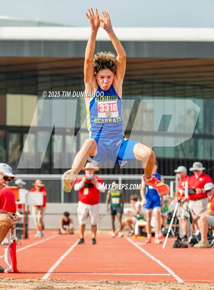 Thumbnail 3 in UIL 3A Boys Track & Field Finals photogallery.