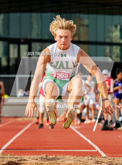 Thumbnail 1 in UIL 3A Boys Track & Field Finals photogallery.