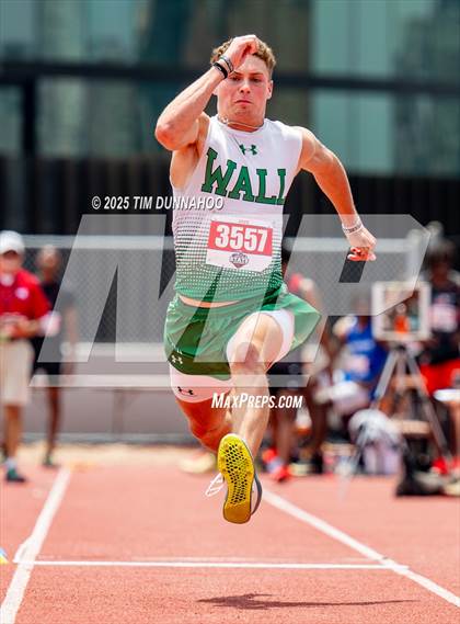 Thumbnail 1 in UIL 3A Boys Track & Field Finals photogallery.