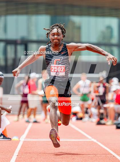 Thumbnail 1 in UIL 3A Boys Track & Field Finals photogallery.