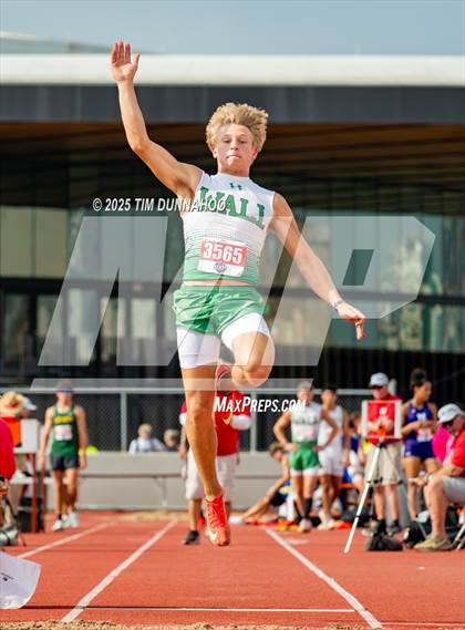 Thumbnail 3 in UIL 3A Boys Track & Field Finals photogallery.