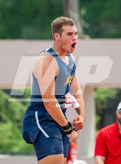 Thumbnail 1 in UIL 3A Boys Track & Field Finals photogallery.