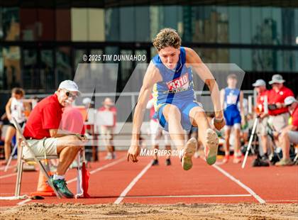 Thumbnail 1 in UIL 3A Boys Track & Field Finals photogallery.