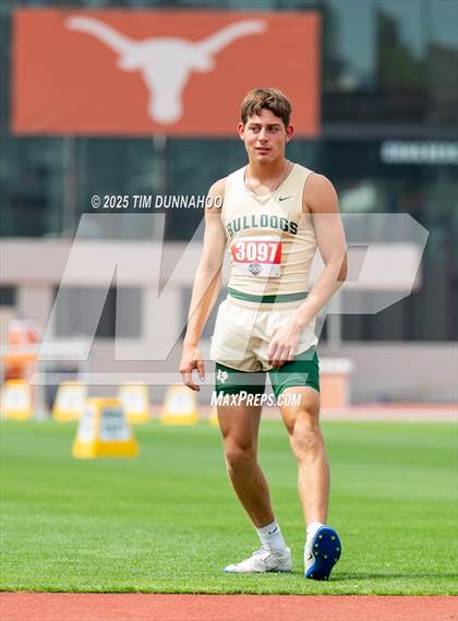 Thumbnail 3 in UIL 3A Boys Track & Field Finals photogallery.