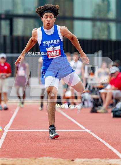 Thumbnail 3 in UIL 3A Boys Track & Field Finals photogallery.