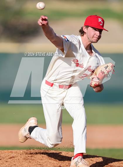Thumbnail 3 in Lutheran @ Regis Jesuit photogallery.