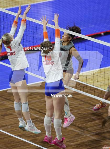 Thumbnail 1 in Legend vs. Cherokee Trail (CHSAA 5A 1st Round Elimination Bracket) photogallery.