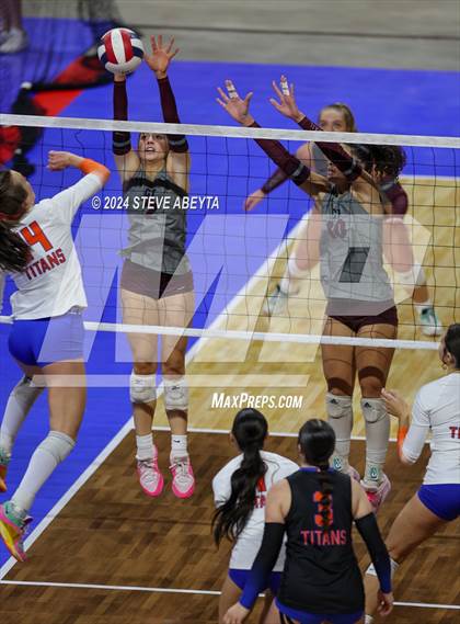 Thumbnail 2 in Legend vs. Cherokee Trail (CHSAA 5A 1st Round Elimination Bracket) photogallery.