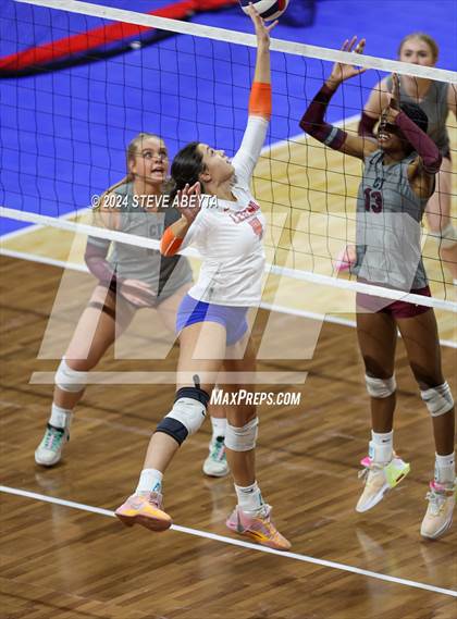 Thumbnail 2 in Legend vs. Cherokee Trail (CHSAA 5A 1st Round Elimination Bracket) photogallery.