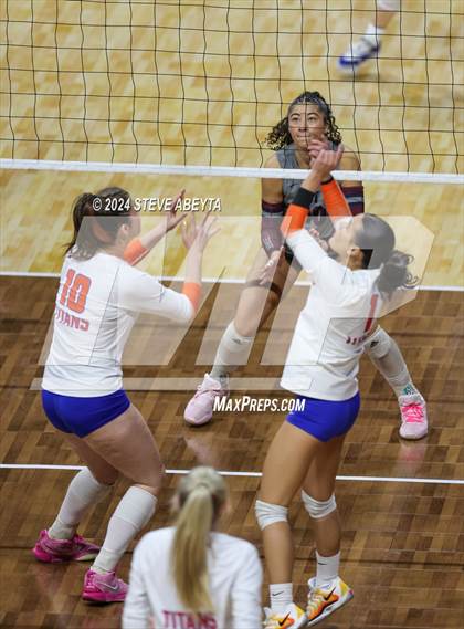 Thumbnail 2 in Legend vs. Cherokee Trail (CHSAA 5A 1st Round Elimination Bracket) photogallery.