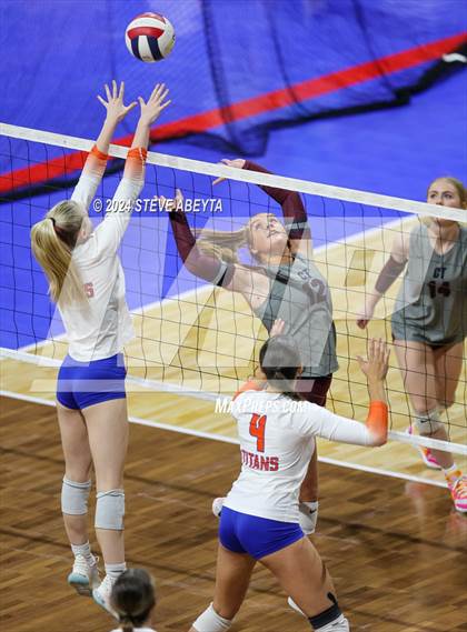 Thumbnail 2 in Legend vs. Cherokee Trail (CHSAA 5A 1st Round Elimination Bracket) photogallery.