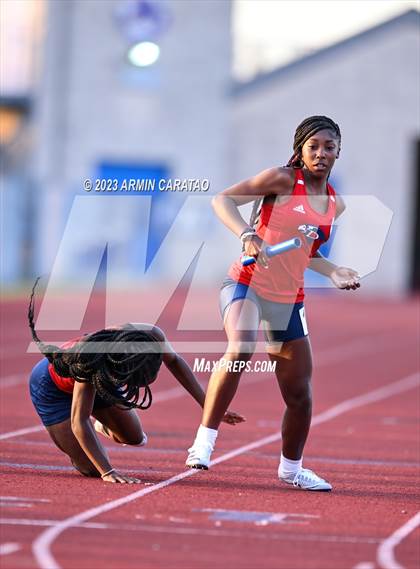 Thumbnail 3 in UIL 6A District 14 Region 2 Track and Field Meet photogallery.