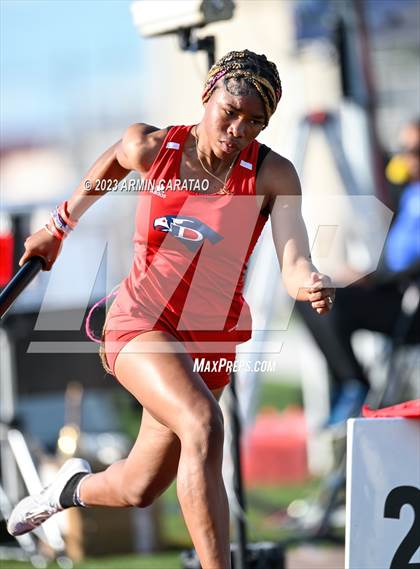 Thumbnail 1 in UIL 6A District 14 Region 2 Track and Field Meet photogallery.