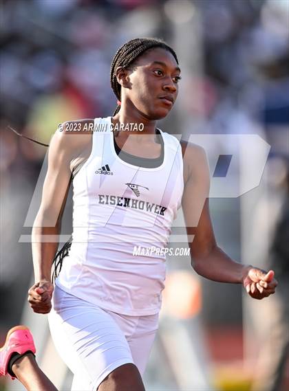 Thumbnail 1 in UIL 6A District 14 Region 2 Track and Field Meet photogallery.