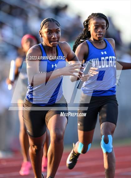 Thumbnail 1 in UIL 6A District 14 Region 2 Track and Field Meet photogallery.