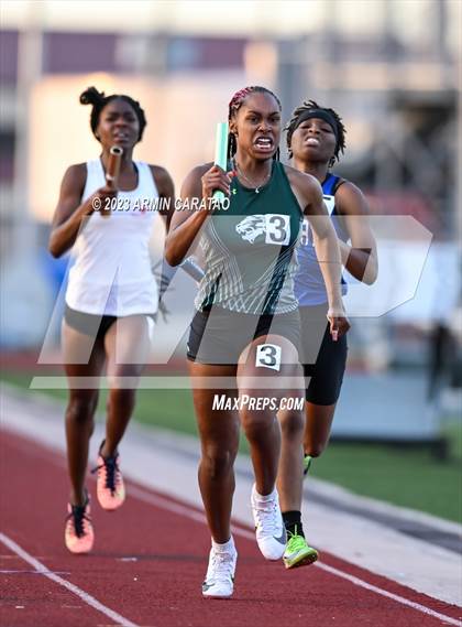 Thumbnail 1 in UIL 6A District 14 Region 2 Track and Field Meet photogallery.