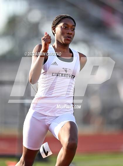 Thumbnail 3 in UIL 6A District 14 Region 2 Track and Field Meet photogallery.
