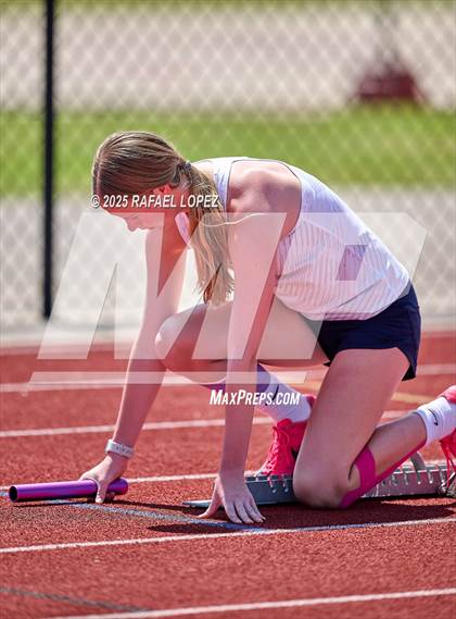 Thumbnail 3 in Lake Houston Conquerors Invitational (4x400M) photogallery.