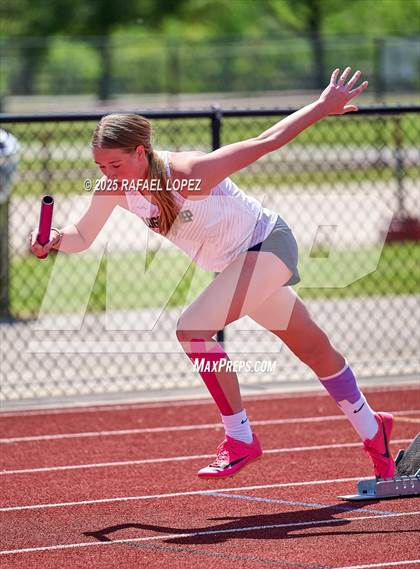 Thumbnail 2 in Lake Houston Conquerors Invitational (4x400M) photogallery.