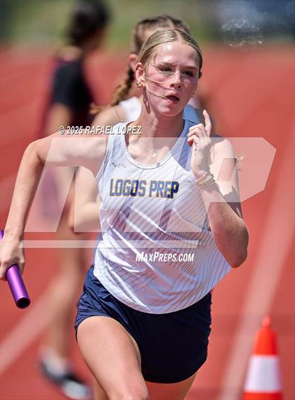Thumbnail 2 in Lake Houston Conquerors Invitational (4x400M) photogallery.
