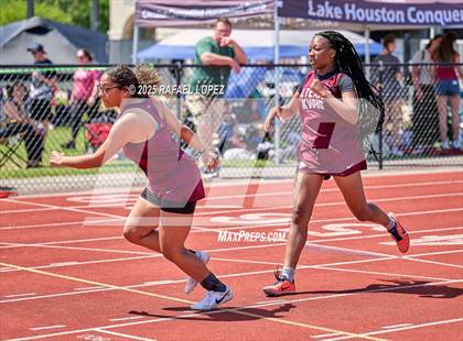 Thumbnail 2 in Lake Houston Conquerors Invitational (4x400M) photogallery.