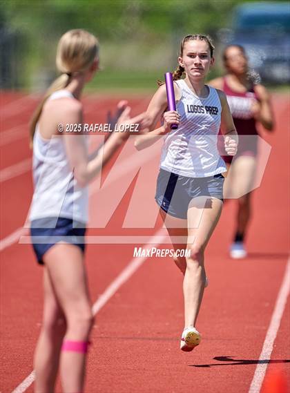 Thumbnail 1 in Lake Houston Conquerors Invitational (4x400M) photogallery.