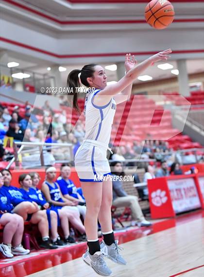 Thumbnail 3 in Huckabay vs. Walnut Springs (UIL 1A Region III Bi-District Playoff) photogallery.