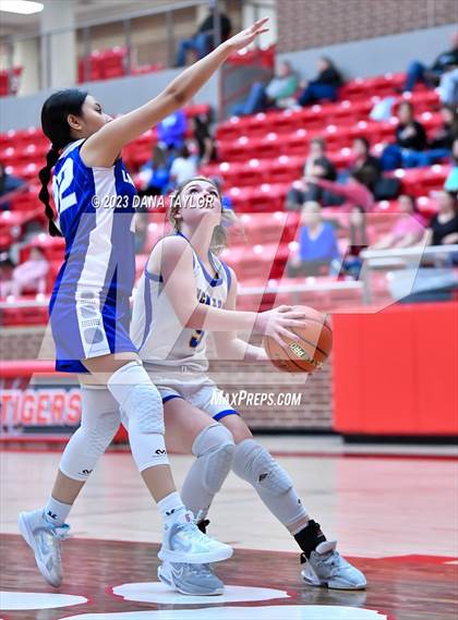 Thumbnail 3 in Huckabay vs. Walnut Springs (UIL 1A Region III Bi-District Playoff) photogallery.