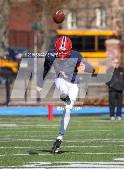 Thumbnail 3 in Everett vs. Central Catholic (MIAA Division 1 North Semifinal) photogallery.