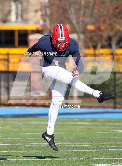 Thumbnail 1 in Everett vs. Central Catholic (MIAA Division 1 North Semifinal) photogallery.