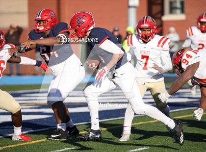 Thumbnail 3 in Everett vs. Central Catholic (MIAA Division 1 North Semifinal) photogallery.