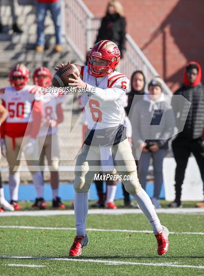 Thumbnail 1 in Everett vs. Central Catholic (MIAA Division 1 North Semifinal) photogallery.