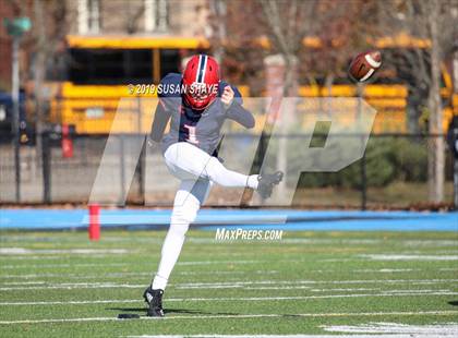 Thumbnail 3 in Everett vs. Central Catholic (MIAA Division 1 North Semifinal) photogallery.