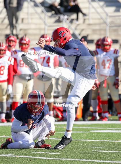 Thumbnail 2 in Everett vs. Central Catholic (MIAA Division 1 North Semifinal) photogallery.