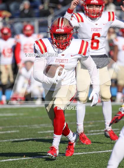 Thumbnail 3 in Everett vs. Central Catholic (MIAA Division 1 North Semifinal) photogallery.