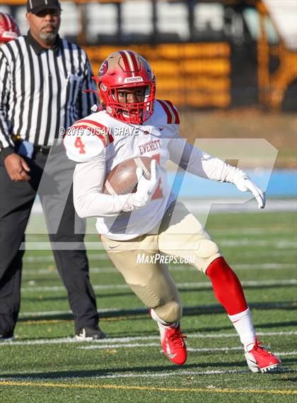 Thumbnail 1 in Everett vs. Central Catholic (MIAA Division 1 North Semifinal) photogallery.