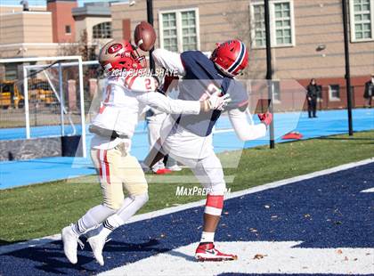 Thumbnail 3 in Everett vs. Central Catholic (MIAA Division 1 North Semifinal) photogallery.