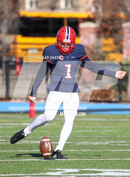 Thumbnail 2 in Everett vs. Central Catholic (MIAA Division 1 North Semifinal) photogallery.