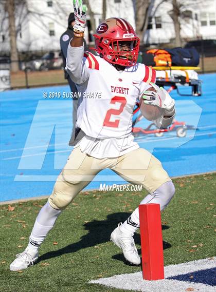 Thumbnail 1 in Everett vs. Central Catholic (MIAA Division 1 North Semifinal) photogallery.