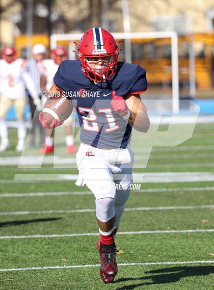 Thumbnail 2 in Everett vs. Central Catholic (MIAA Division 1 North Semifinal) photogallery.
