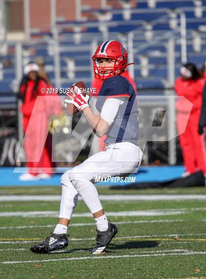 Thumbnail 1 in Everett vs. Central Catholic (MIAA Division 1 North Semifinal) photogallery.