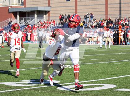 Thumbnail 3 in Everett vs. Central Catholic (MIAA Division 1 North Semifinal) photogallery.
