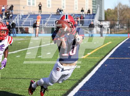 Thumbnail 2 in Everett vs. Central Catholic (MIAA Division 1 North Semifinal) photogallery.