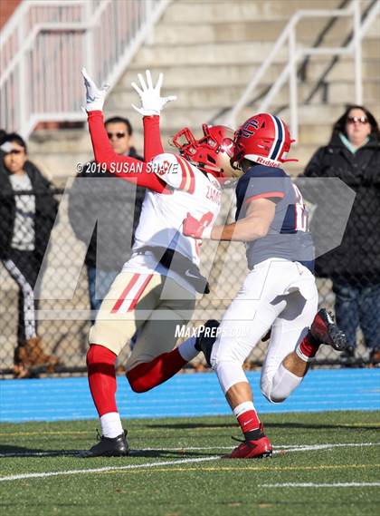 Thumbnail 1 in Everett vs. Central Catholic (MIAA Division 1 North Semifinal) photogallery.