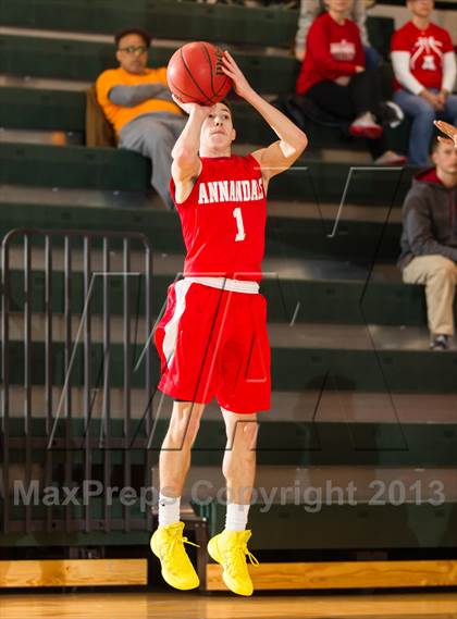 Thumbnail 3 in Washington-Lee vs Annandale (Wakefield Holiday Tournament) photogallery.