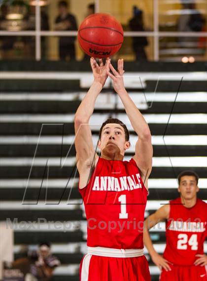 Thumbnail 3 in Washington-Lee vs Annandale (Wakefield Holiday Tournament) photogallery.